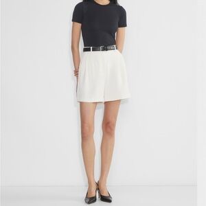 Aritzia The Effortless Short Mid-Thigh - Crepette size 0